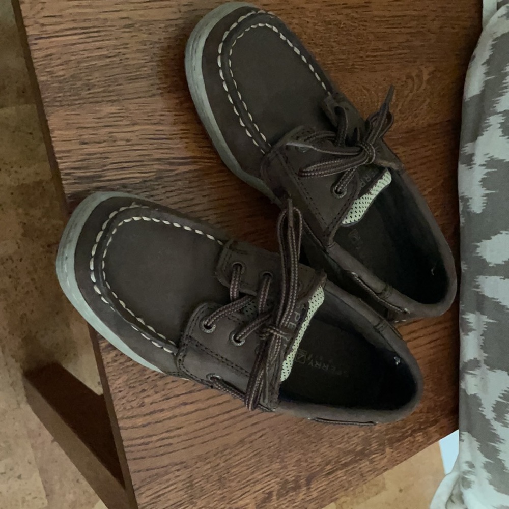 Boys size 1.5 sperry dress shoe